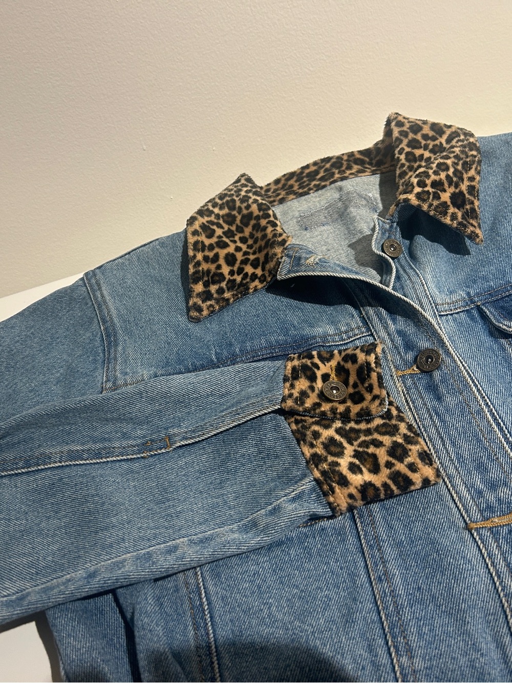 Denim jacket with faux fur cheetah collar